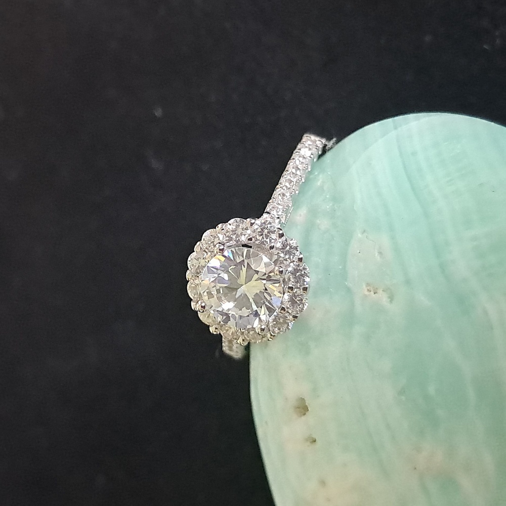 Sterling Silver Classic Round Halo Cubic Zirconia Ring. Sizes 6,‎ 7 & 8.